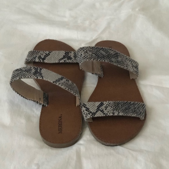 Fashionable everyday slide on sandals - Picture 2 of 2